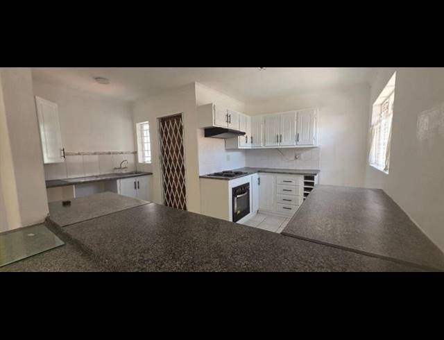 3 BEDROOM TOWNHOUSE FOR SALE IN BOKSBURG NORTH